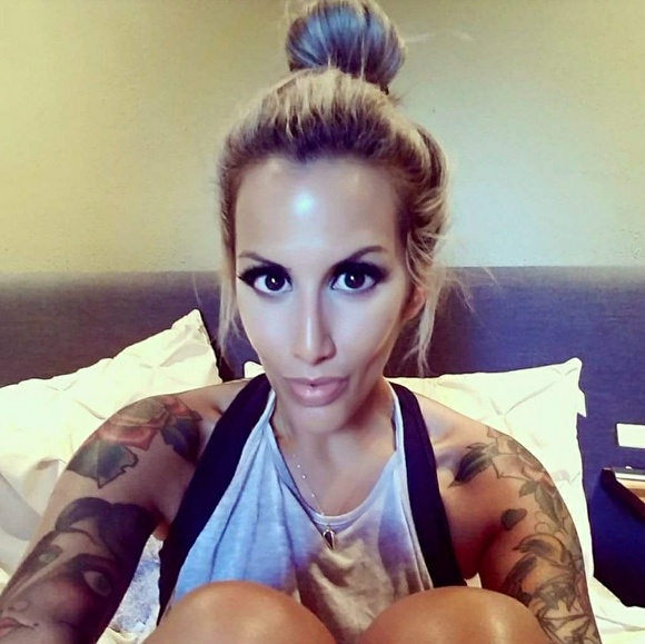 Meet your Posher, Lisa - Picture 2 of 2